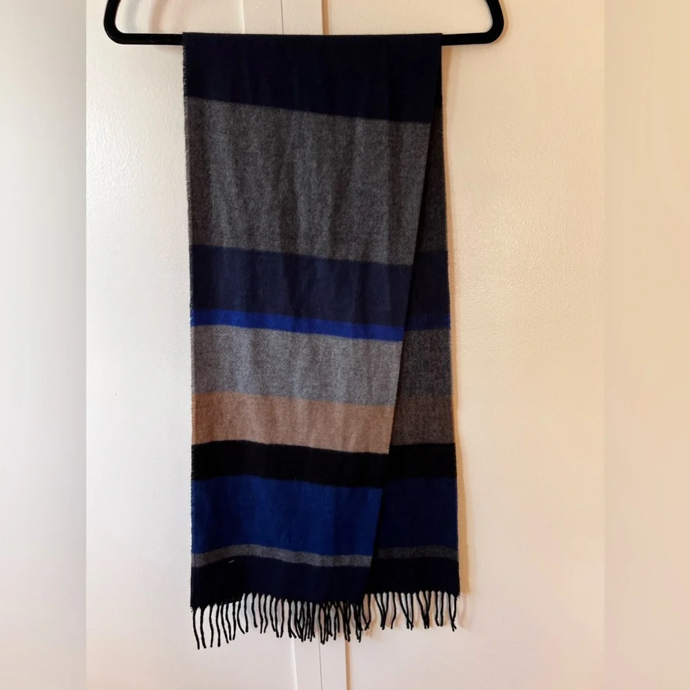 The Men’s Store‎ Bloomingdales NWT New Men’s Blue And Gray Striped Scarf